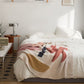 Gros plan sur motif floral rouge du plaid en flanelle