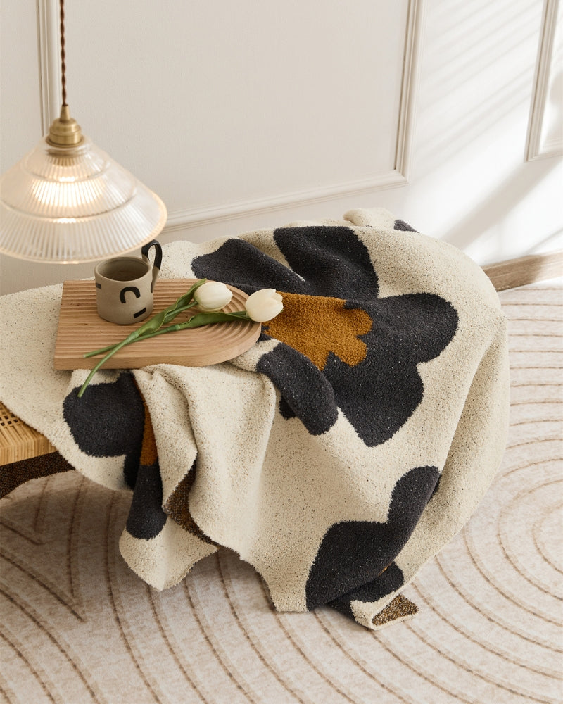 Plaid crème avec motifs de roses noires et orange