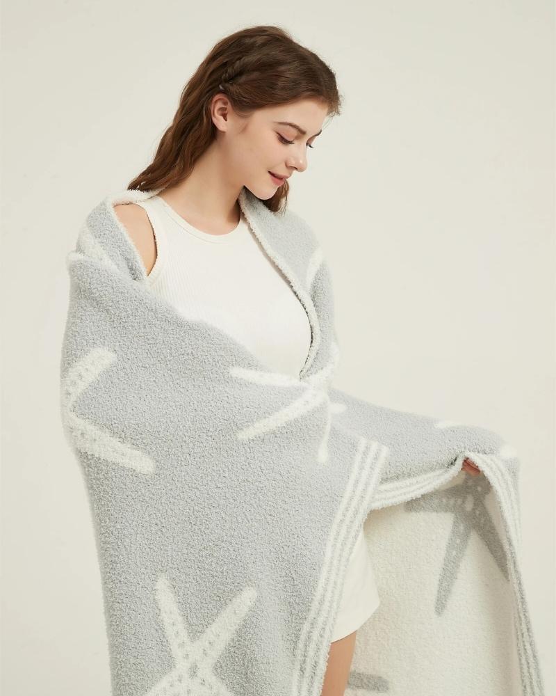 Plaid gris clair avec motifs étoiles de mer en gros plan
