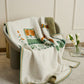 Plaid molletonné crème avec motif animal vert et orange