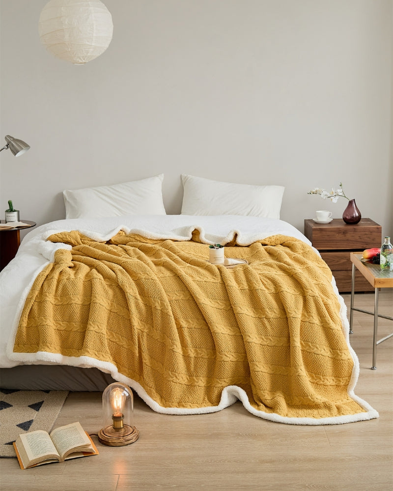 Gros plan sur la texture douce du plaid jaune