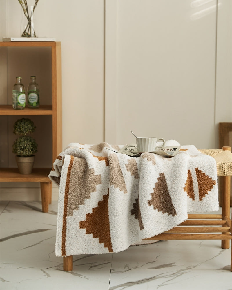 Plaid polaire avec motifs ethniques marrons et beiges