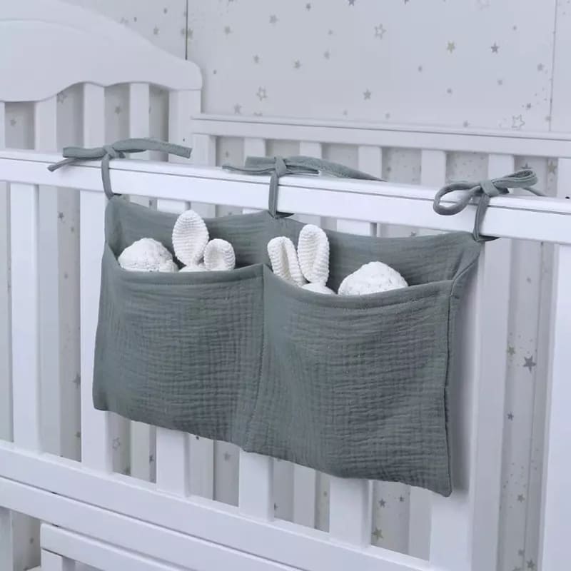Poche de lit bébé avec compartiments visibles