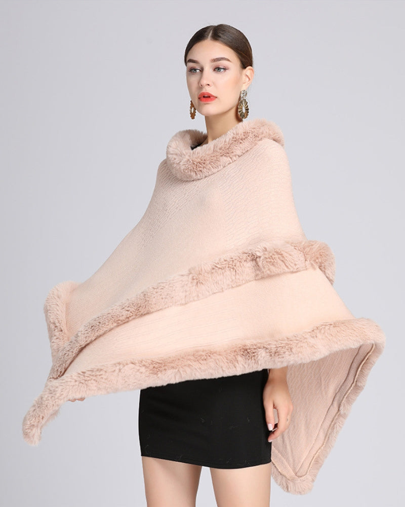 Détail du tissu pilou du poncho rose pastel
