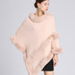 Poncho rose pastel en pilou sur mannequin debout
