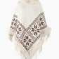 Détail des motifs ethniques sur le poncho, gros plan