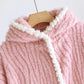 Poncho avec capuche et boutons, ambiance cocooning