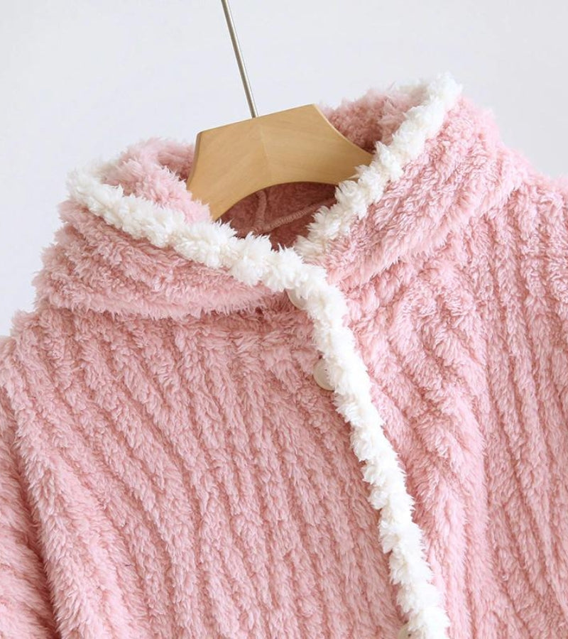 Poncho avec capuche et boutons, ambiance cocooning