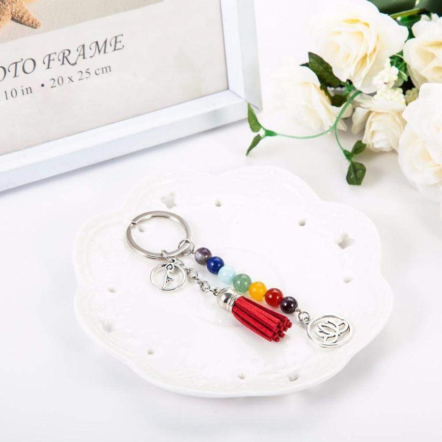 Détail du porte-clés montrant la fleur de lotus symbolique