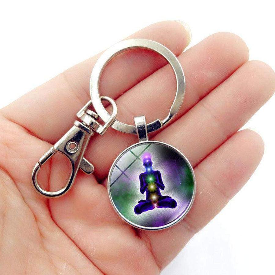 Porte-clés en métal avec cabochon représentant les 7 chakras