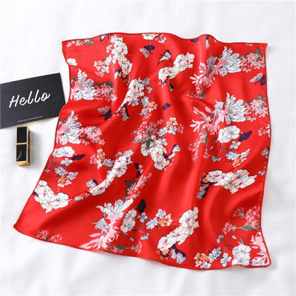 Gros plan sur le tissu polyester doux et floral
