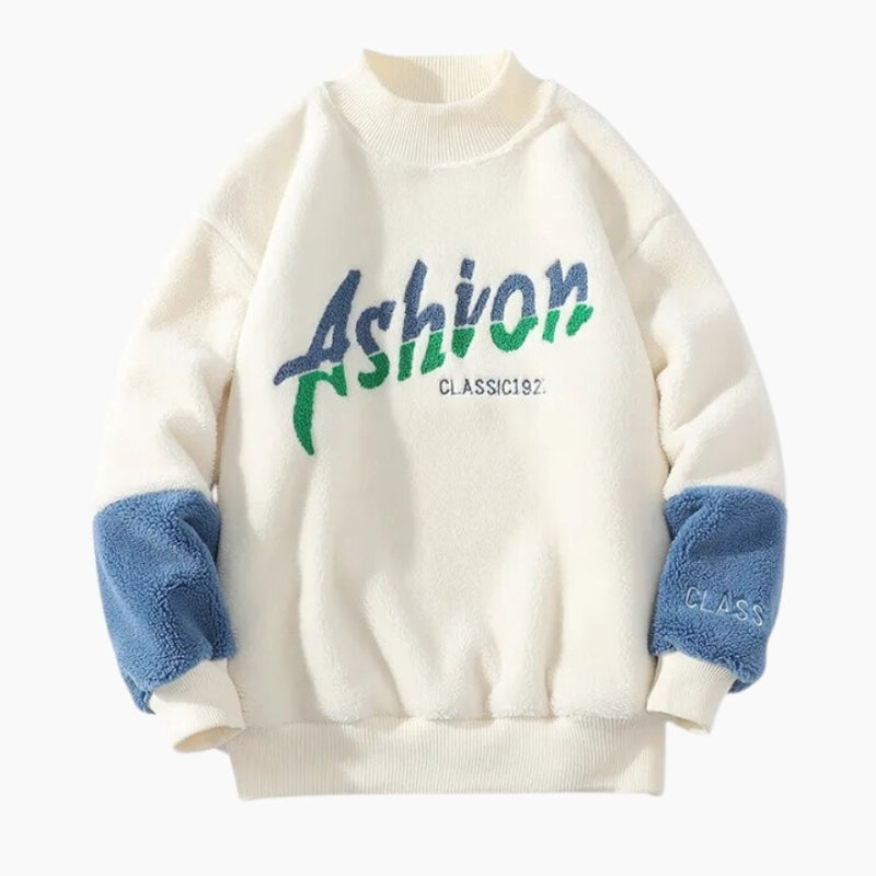 Vue de face d'un pull crème en Pilou Pilou avec détails bleus