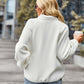 Pull blanc en moumoute avec col camionneur et boutons