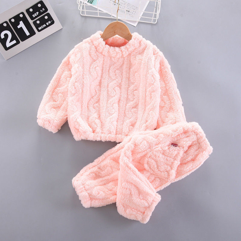 Vue de dos du pyjama rose, matière douce et chaude