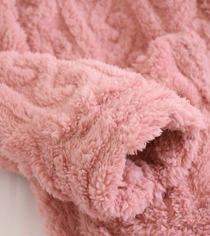 Haut du pyjama avec fermeture à boutons visible