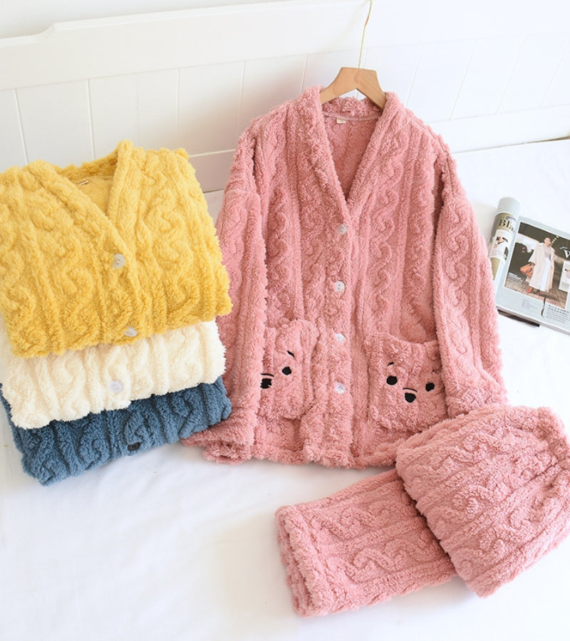 Zoom sur la texture douce du pyjama rose