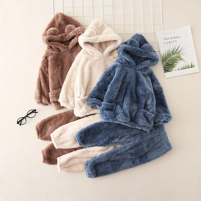 Vue de dos du pyjama bébé avec oreilles d'ourson