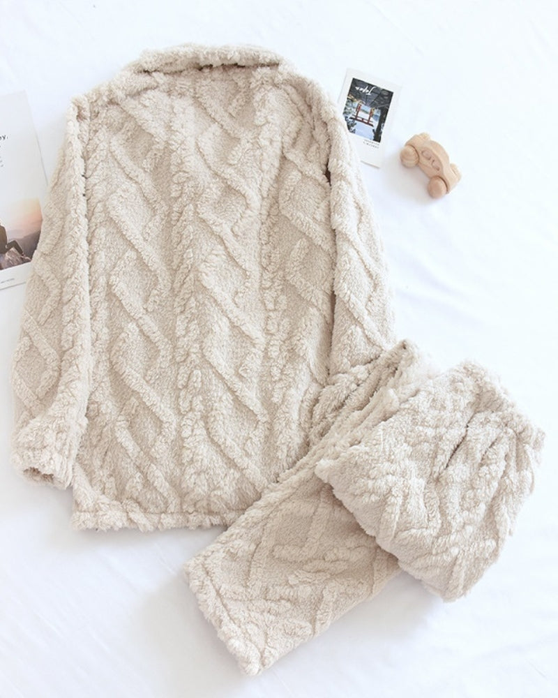 Pyjama flanelle femme avec motifs croisés et col replié