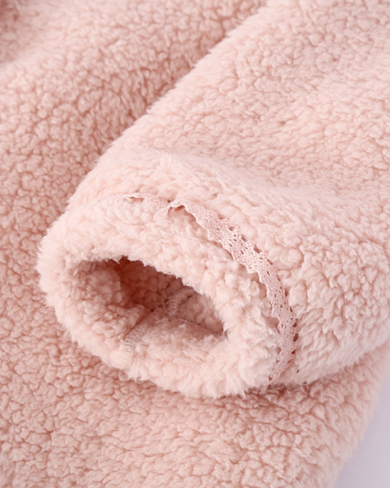 Vue de face du pyjama flanelle rose, col replié