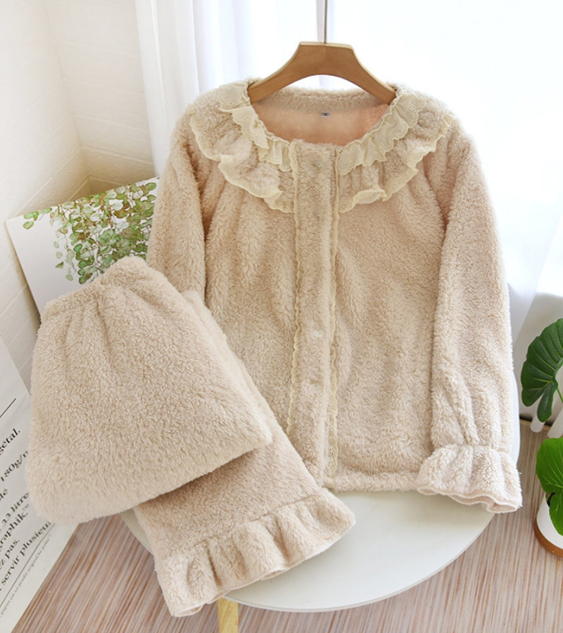 Ensemble pyjama vintage beige avec boutons et dentelle