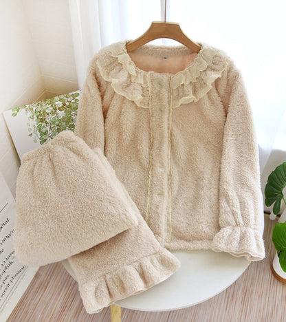 Ensemble pyjama vintage beige avec boutons et dentelle