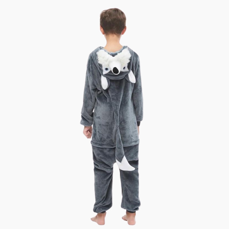 Garçon portant pyjama husky avec capuche et oreilles