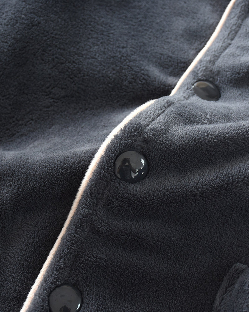 Détail du bas de pyjama élastique à la taille et aux chevilles