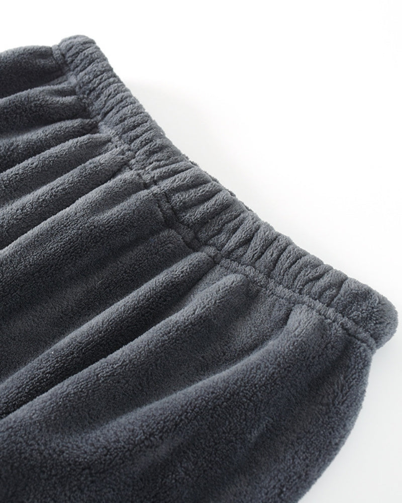 Gros plan sur les boutons du haut de pyjama, style classique