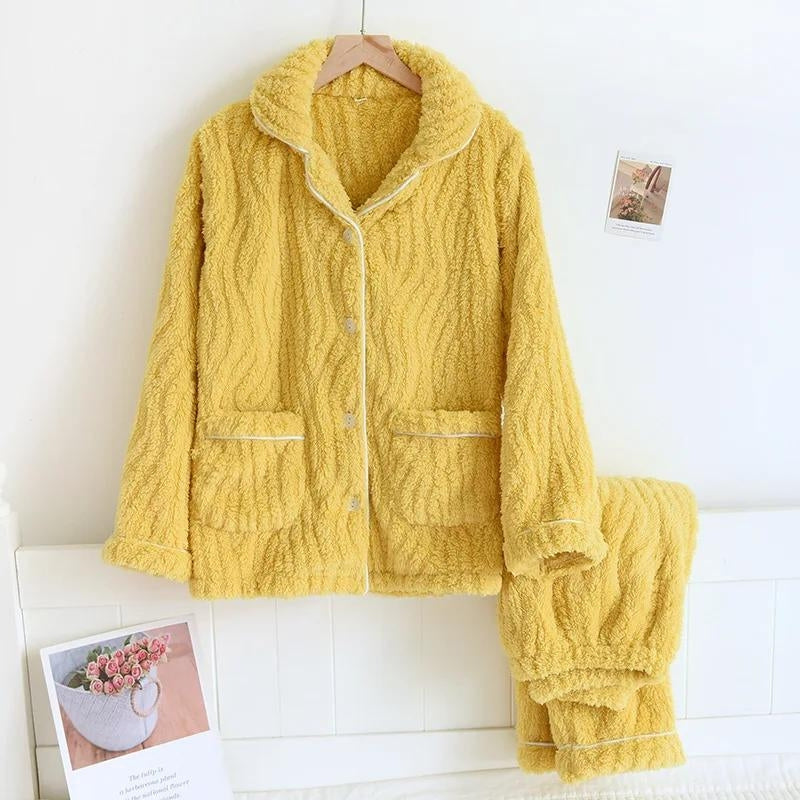 Pyjama jaune en Pilou Pilou pour femme sur cintre