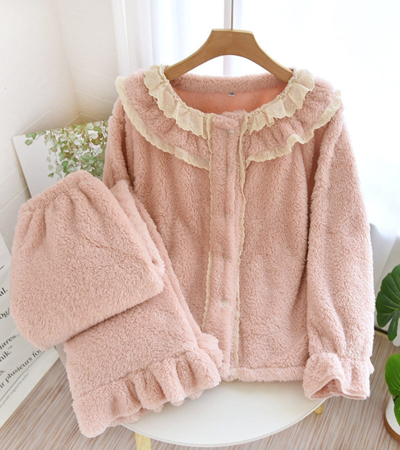 Pyjama vintage rose clair avec motifs blancs amusants