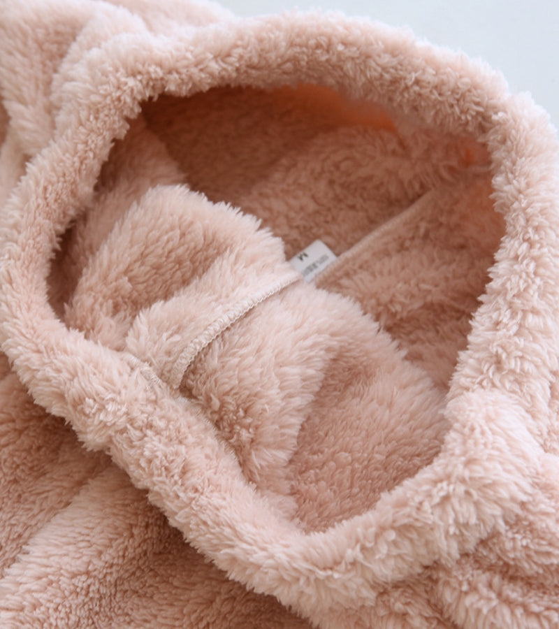 Vue de l'ensemble pyjama avec boutons sur le haut