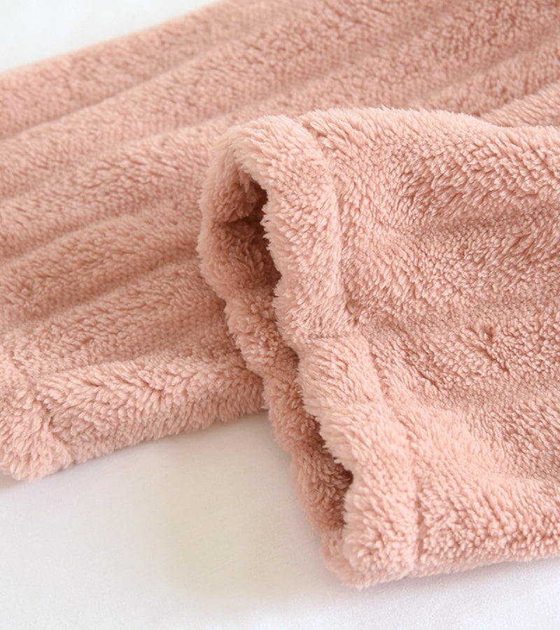 Ensemble pyjama rose et crème, matière douce et chaude