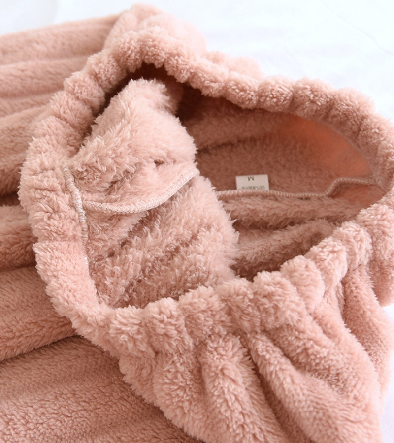 Haut de pyjama rose avec col V et fermeture à boutons
