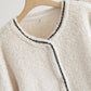 Vue de face du pyjama crème avec boutons et poches