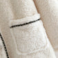 Détail du col rond et boutons du pyjama plaid