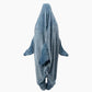 Détail de la capuche en forme de tête de requin