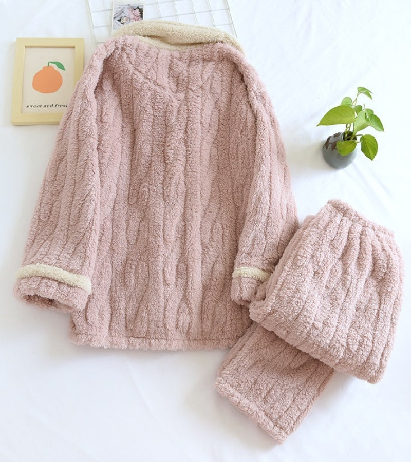 Pyjama rose en pilou pilou avec col rabattu et boutons