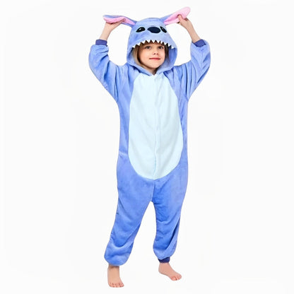 Détail des oreilles sur la capuche du pyjama Stitch