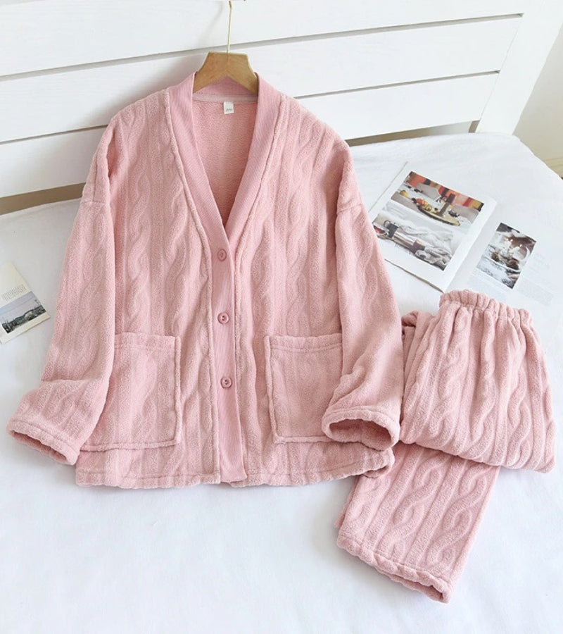 Texture et couleur du pyjama rose en gros plan
