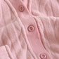 Détail des coutures fines sur le pyjama en velours