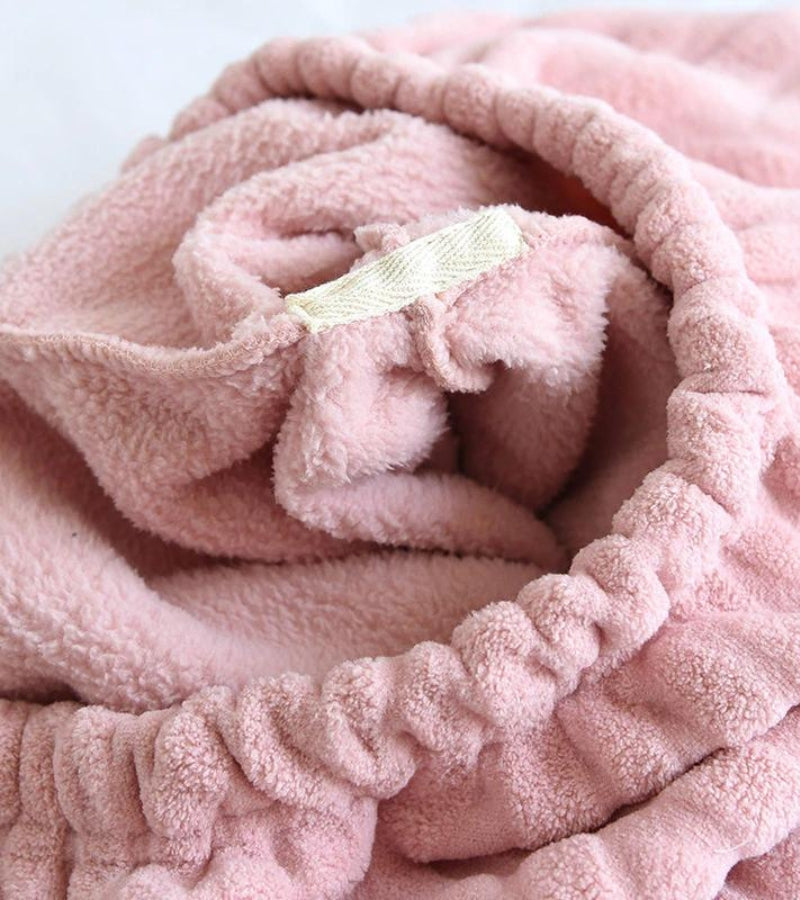 Texture douce du pyjama en velours rose pour femme
