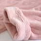 Pyjama rose en velours, détail des manches et boutons