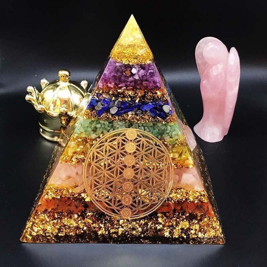 Pyramide d'Orgonite avec couches colorées pour chaque chakra