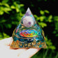 Pyramide Orgonite avec sphère d'améthyste et spirale de cuivre