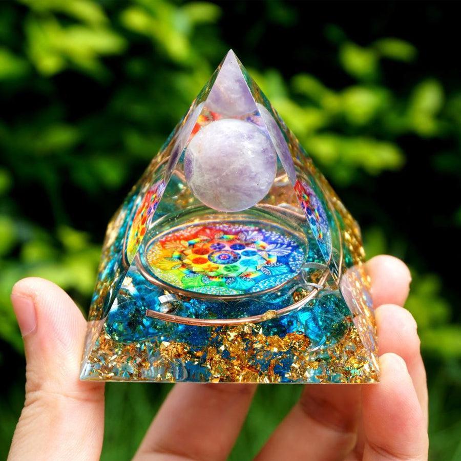 Vue de dessus de la pyramide, mettant en valeur les couleurs et textures