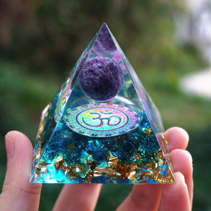 Symbole Om coloré sur fond de quartz bleu et or