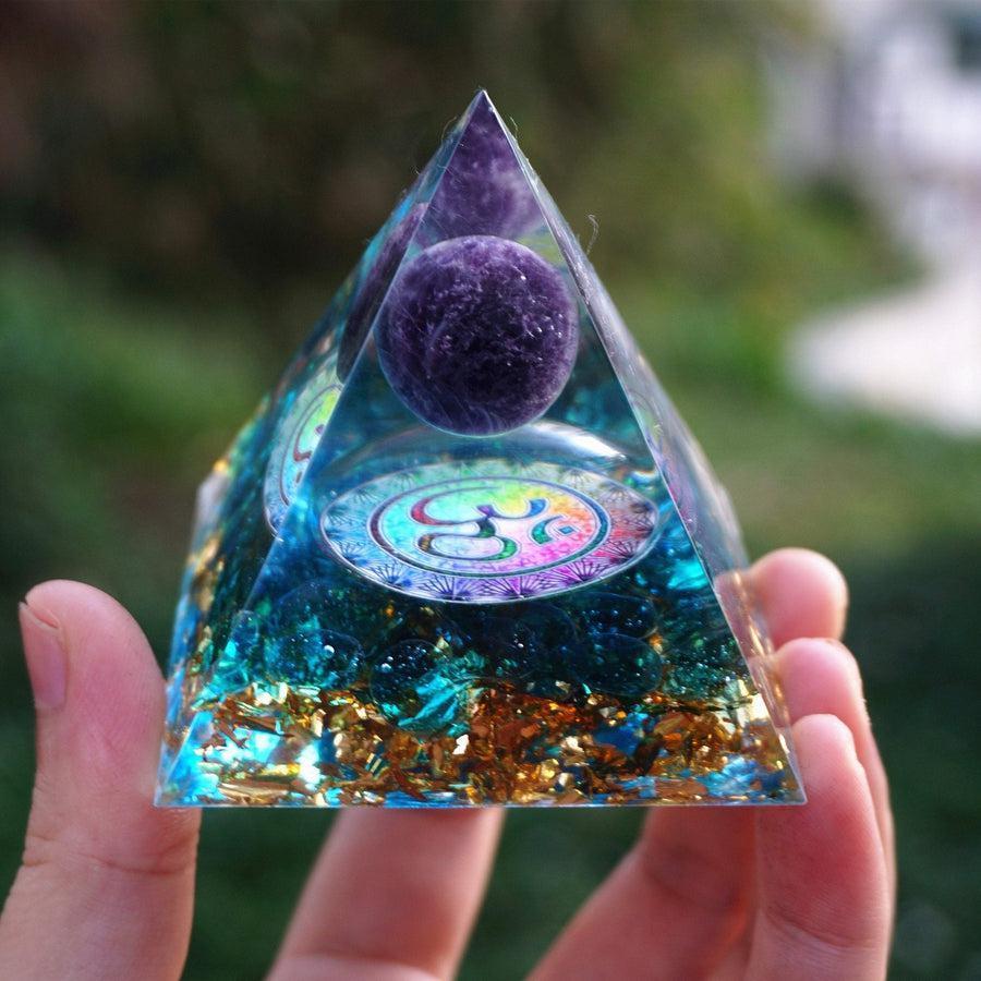 Vue rapprochée du symbole Om sur quartz bleu