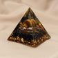 Pyramide Orgonite avec sphère Œil de tigre flottante