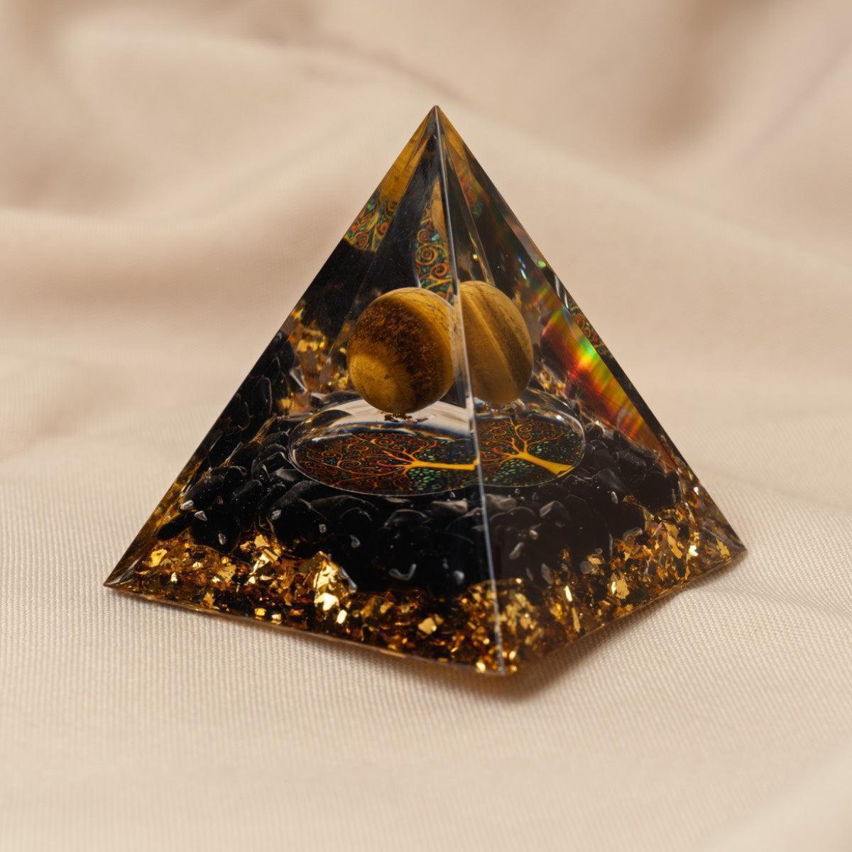 Pyramide Orgonite avec sphère Œil de tigre flottante