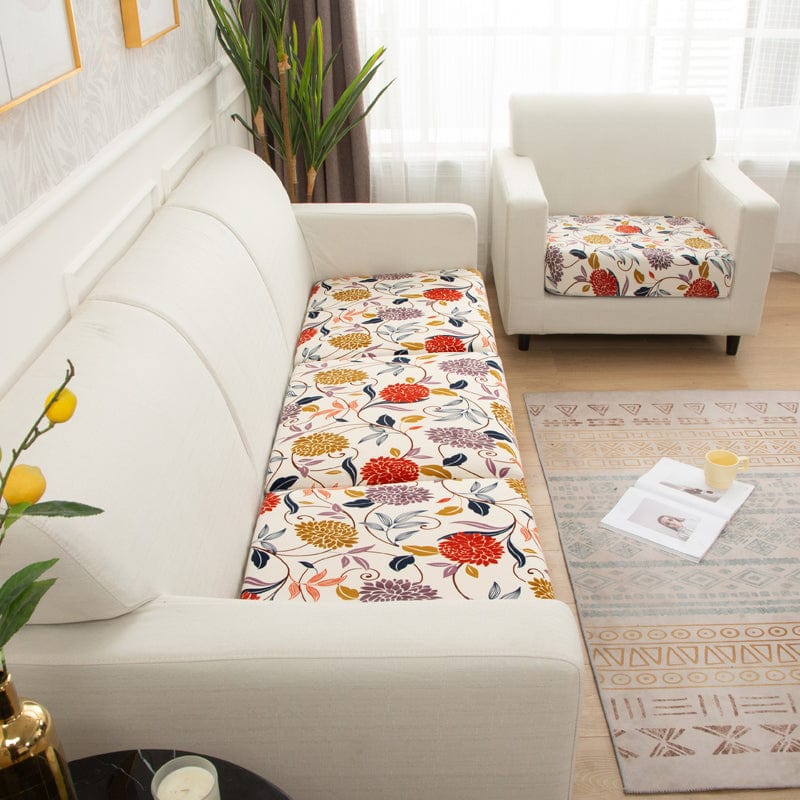 Housse de coussin rouge en tissu extensible sur canapé